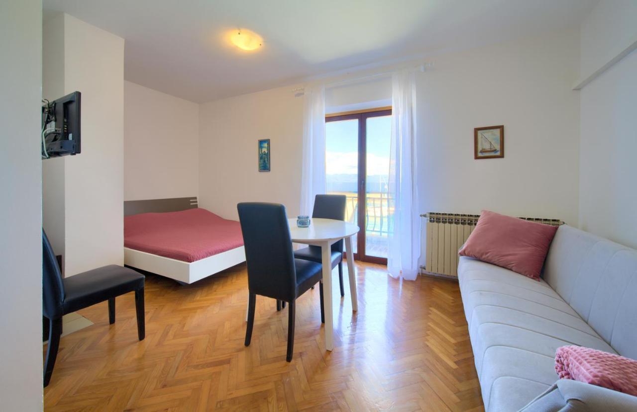 Apartments Dundo Njivice Buitenkant foto